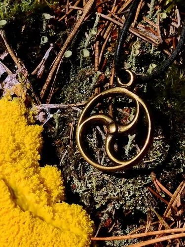 Amulett "Sonnenrad Dreiwirbel"